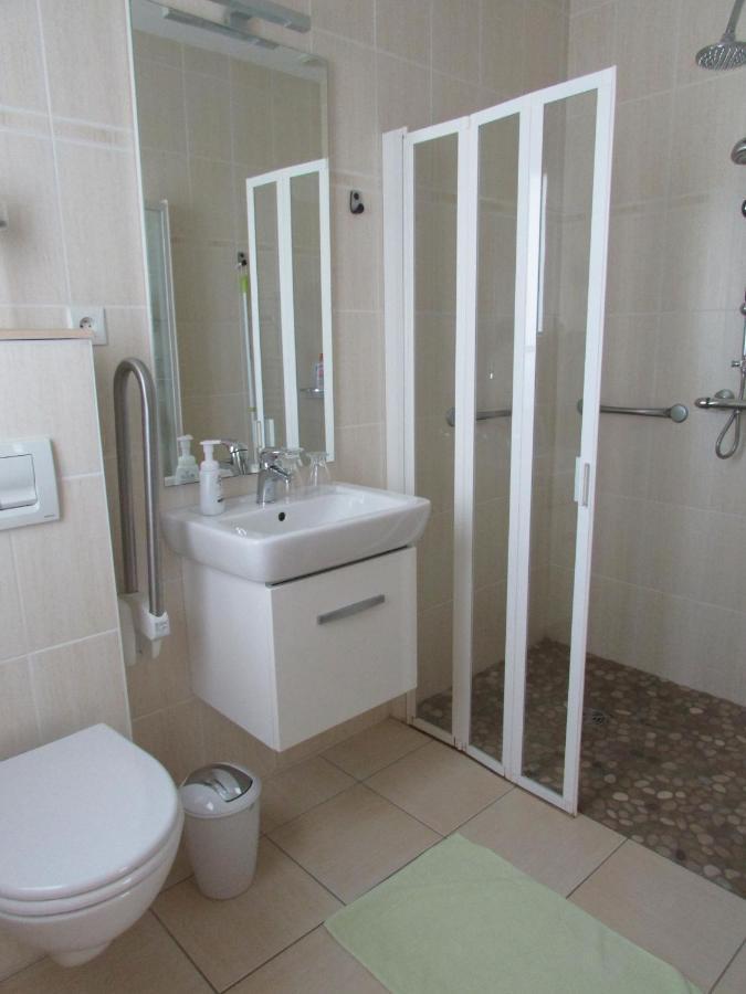 Neuvy-en-Mauges Chambre D'Hotes La Basse Gougeonniere מראה חיצוני תמונה