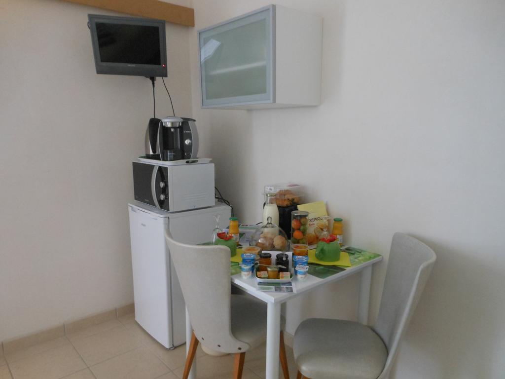 Neuvy-en-Mauges Chambre D'Hotes La Basse Gougeonniere מראה חיצוני תמונה